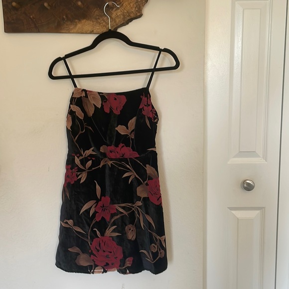 lady in love black floral print velvet mini dress Lady in Love Black Floral Print Velvet Mini Dress, XS